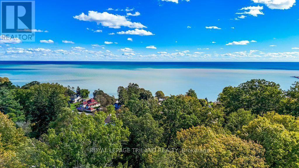 245 Currie Boulevard Property Photo 10