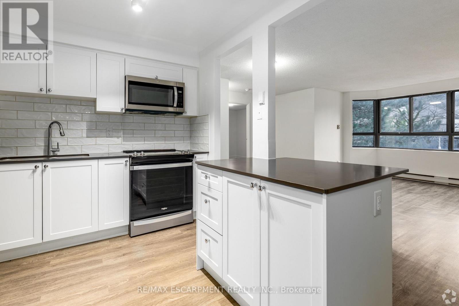 0033 - 565 Belmont Avenue W Property Photo 2