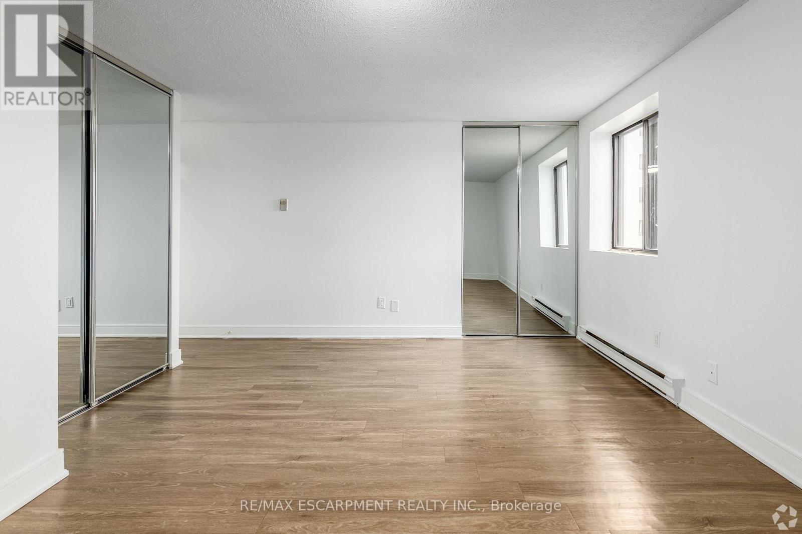 0033 - 565 Belmont Avenue W Property Photo 4