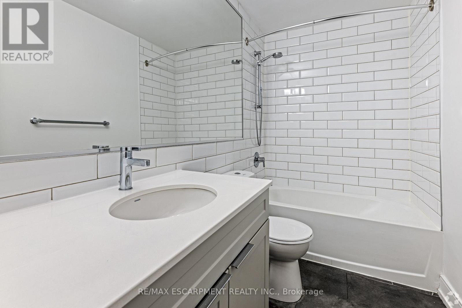 0033 - 565 Belmont Avenue W Property Photo 7