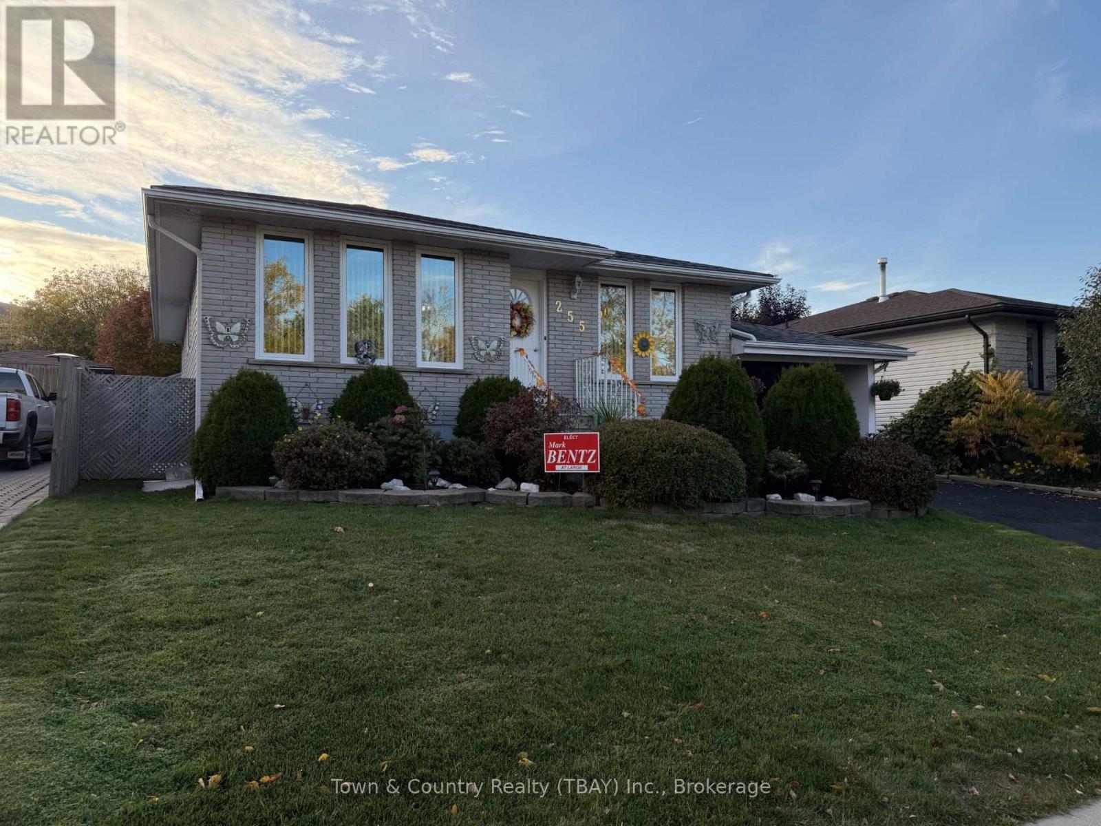 255 London Drive Photo de la propriété 1