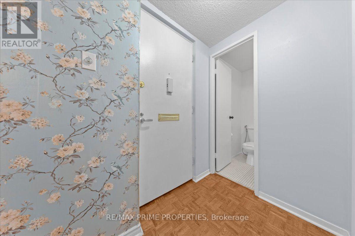 4 - 525 St. Laurent Boulevard Property Photo 3