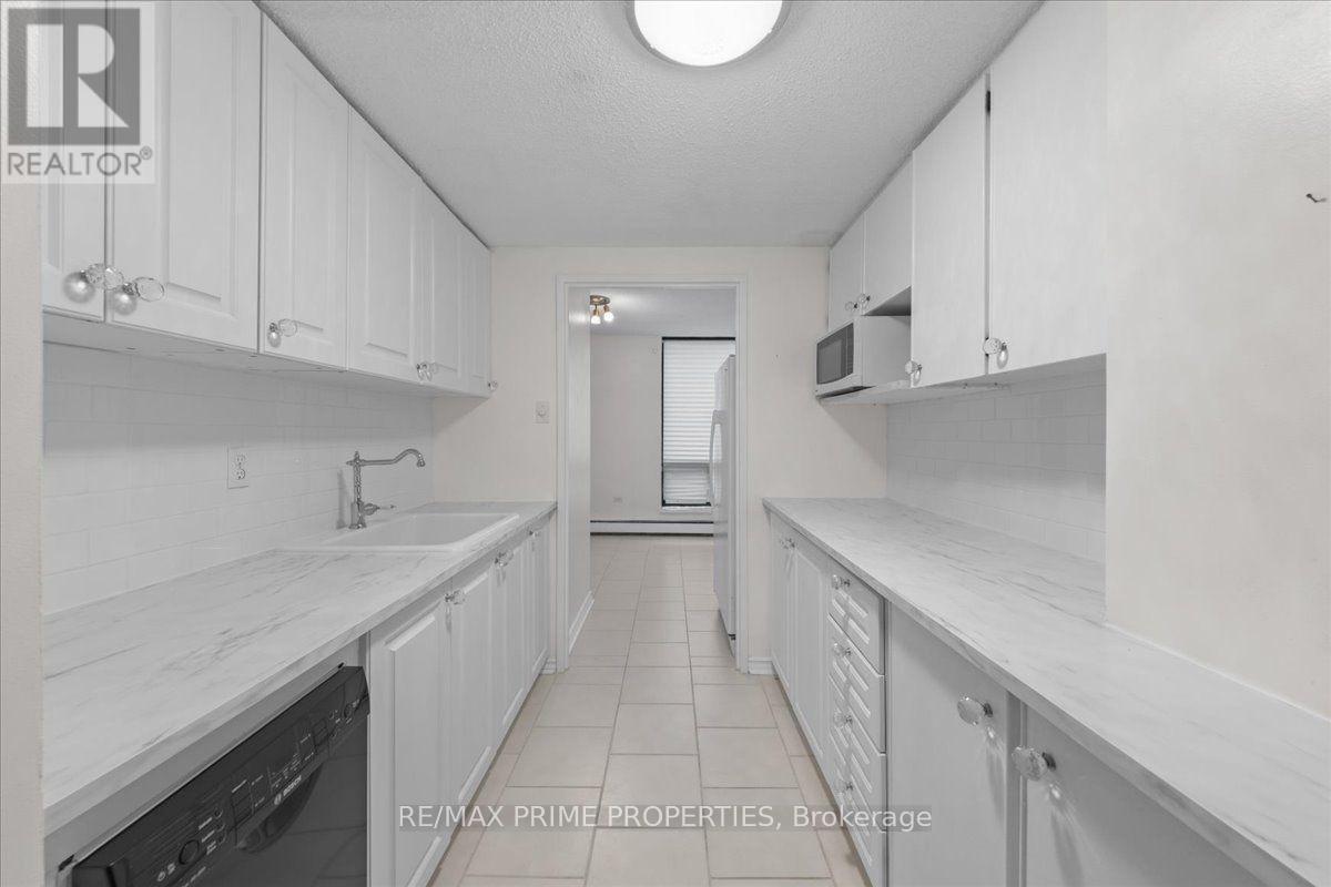 4 - 525 St. Laurent Boulevard Property Photo 8