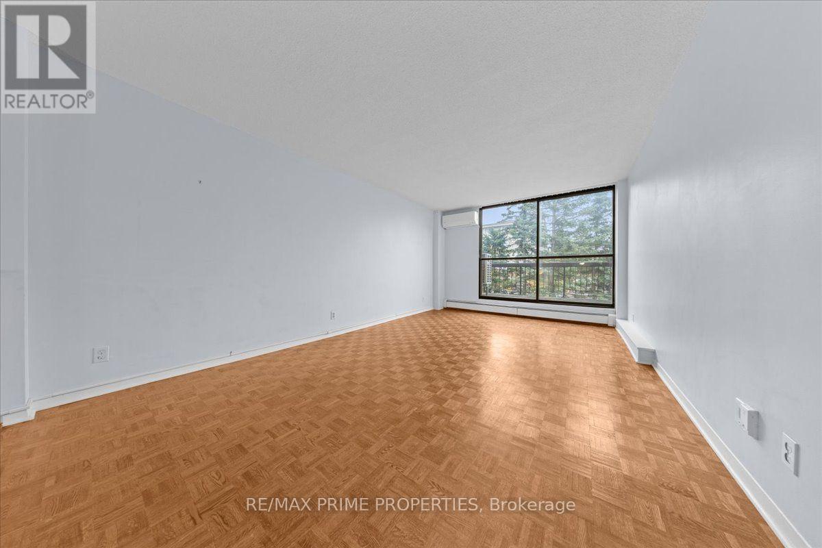 4 - 525 St. Laurent Boulevard Property Photo 12
