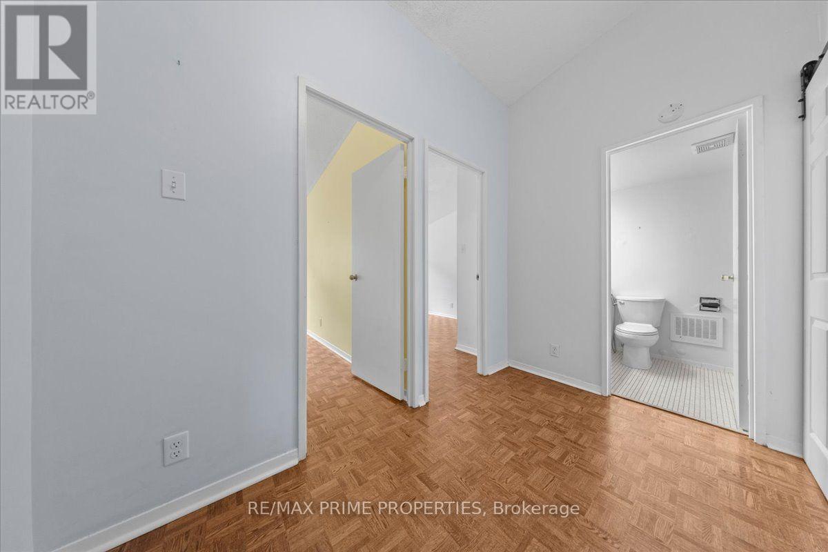 4 - 525 St. Laurent Boulevard Property Photo 18