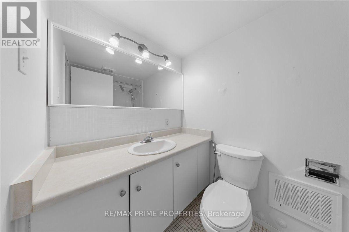 4 - 525 St. Laurent Boulevard Property Photo 19