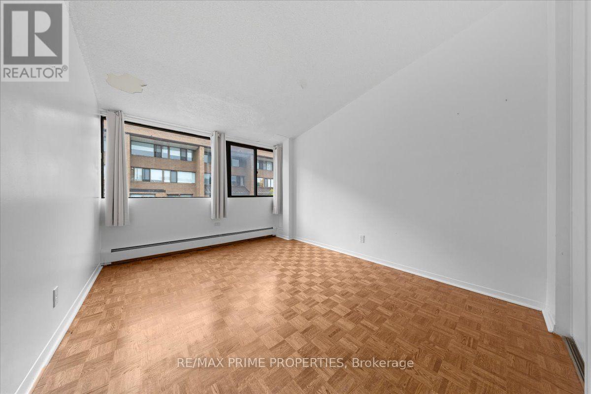 4 - 525 St. Laurent Boulevard Property Photo 20