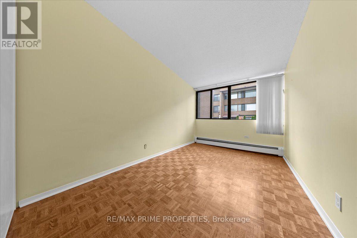 4 - 525 St. Laurent Boulevard Property Photo 22