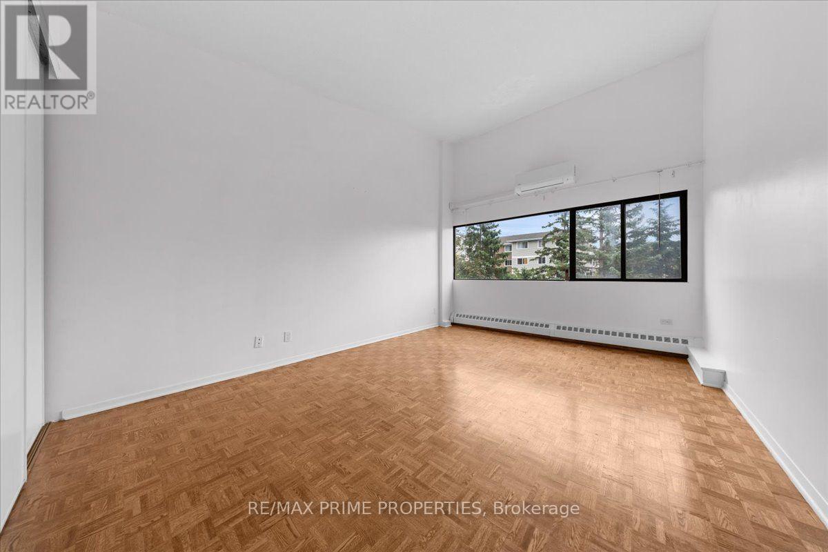 4 - 525 St. Laurent Boulevard Property Photo 24