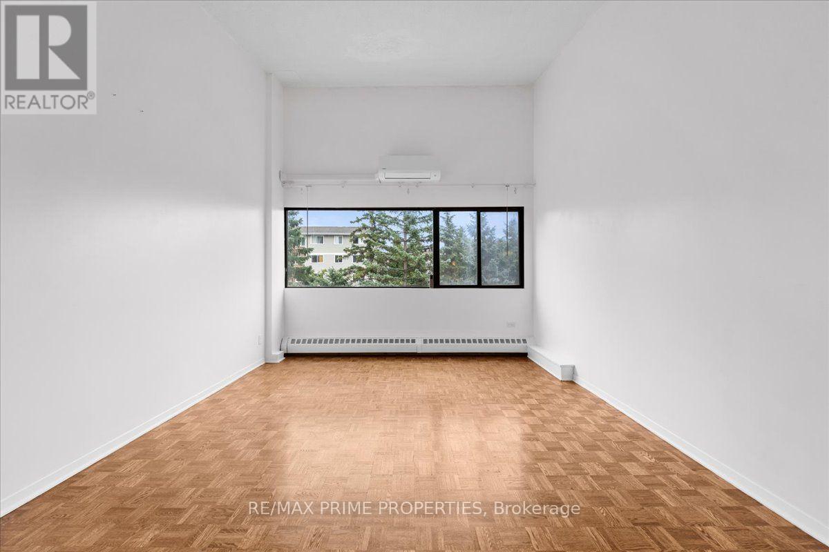 4 - 525 St. Laurent Boulevard Property Photo 26