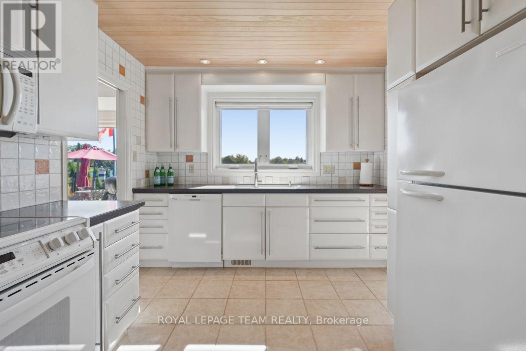 5050 Mowatview Court Property Photo 16