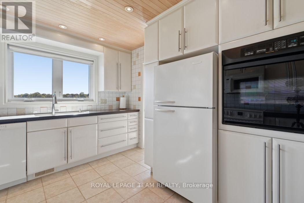 5050 Mowatview Court Property Photo 18