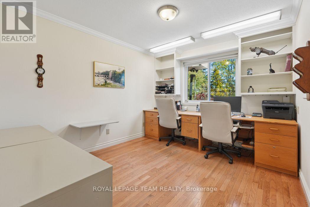 5050 Mowatview Court Property Photo 27