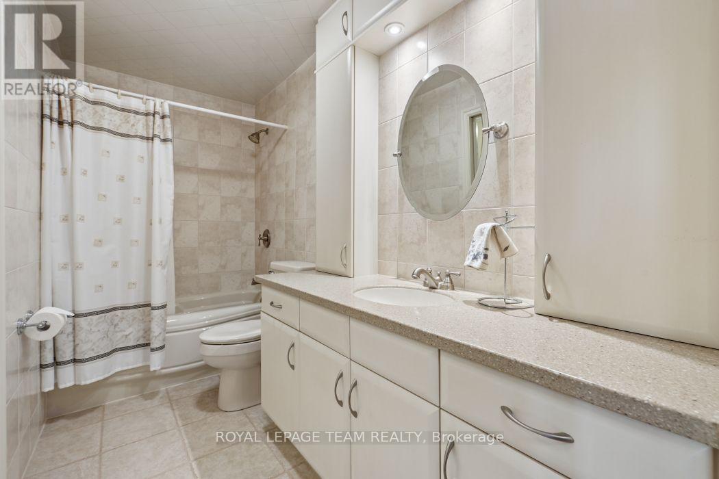 5050 Mowatview Court Property Photo 28