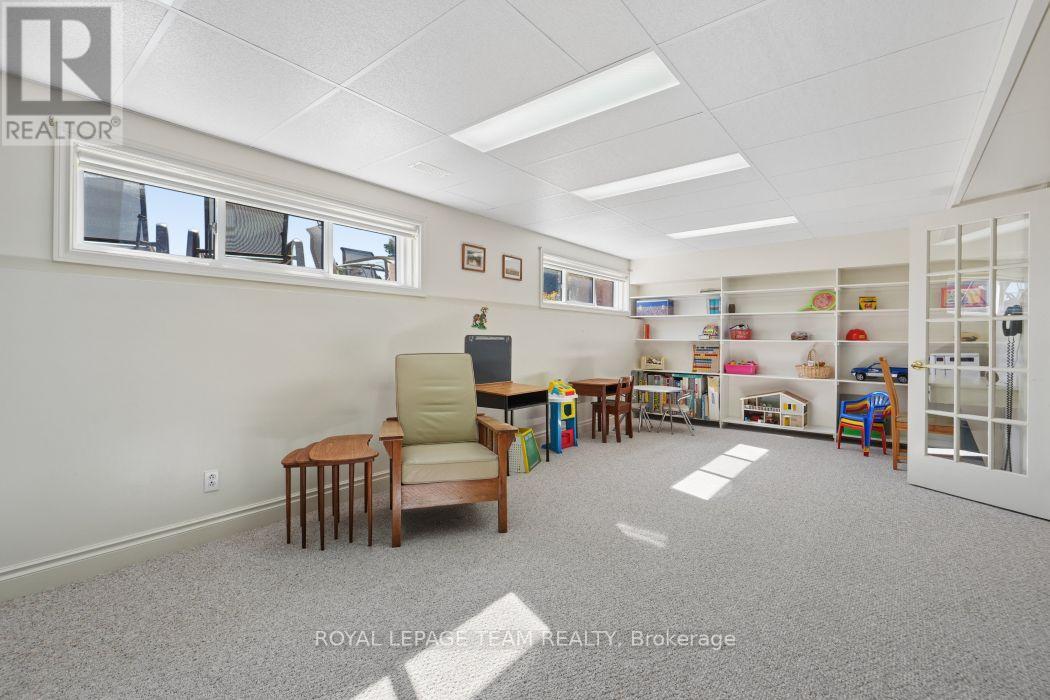 5050 Mowatview Court Property Photo 31