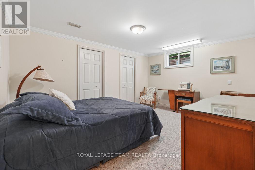 5050 Mowatview Court Property Photo 33