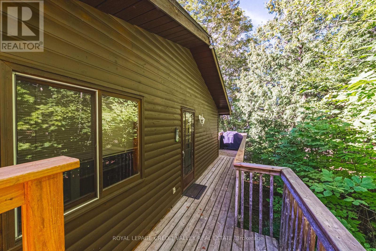1064 Whiskey Jack Lane Property Photo 3