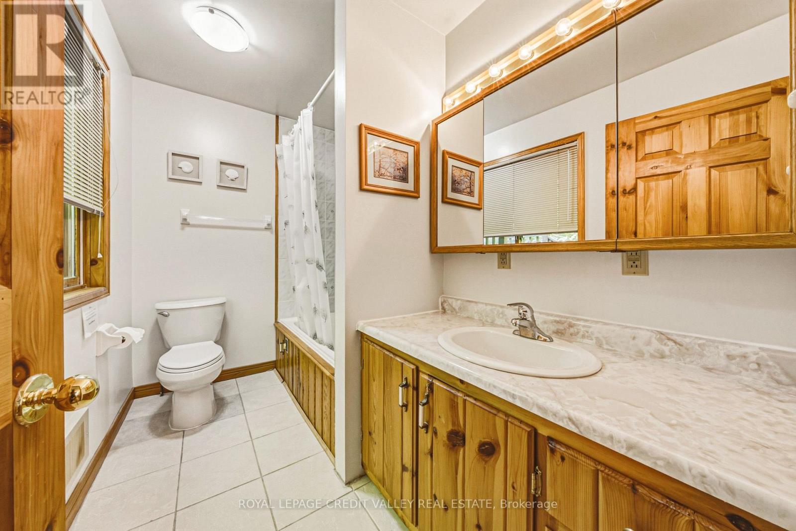 1064 Whiskey Jack Lane Property Photo 7