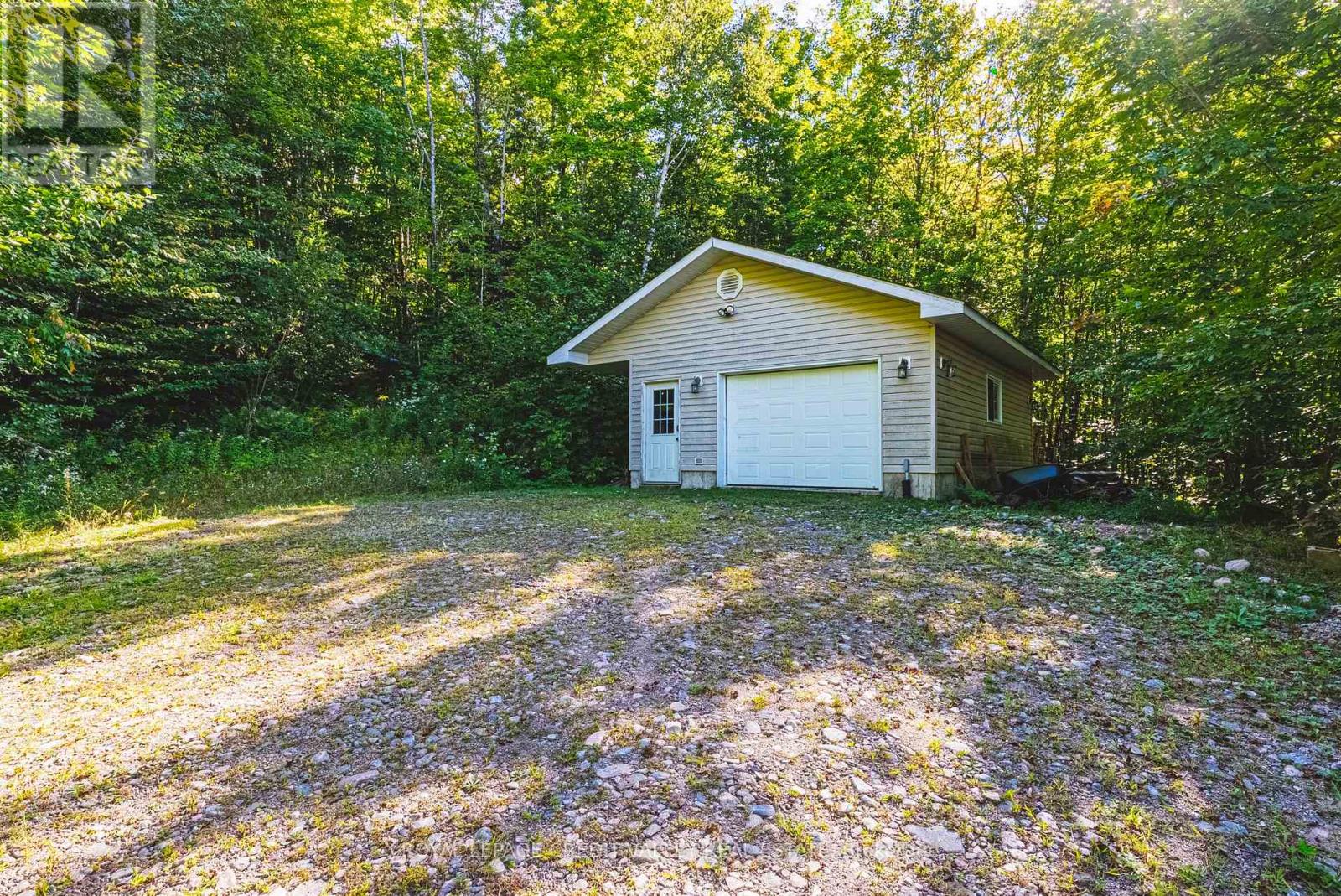 1064 Whiskey Jack Lane Property Photo 40