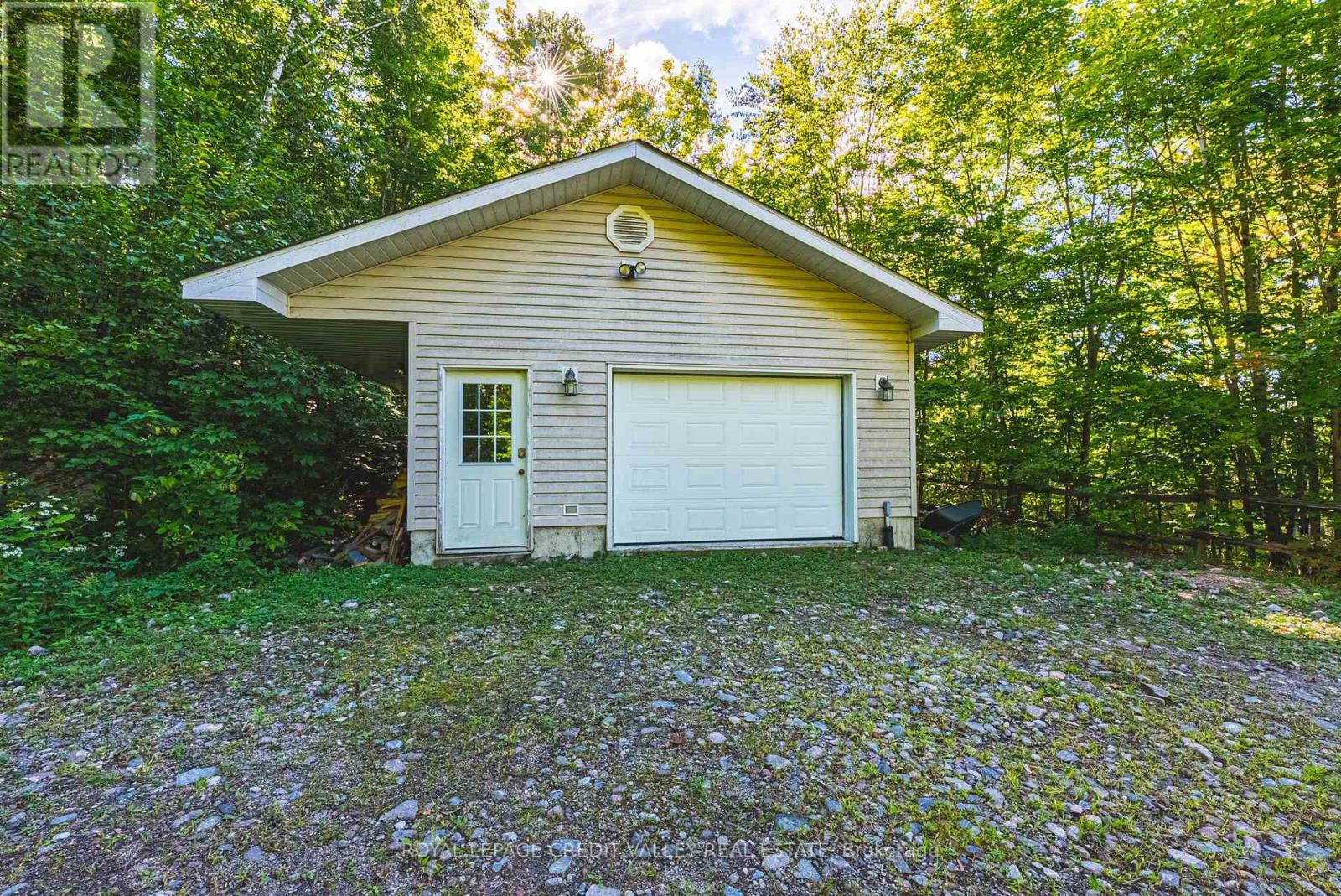1064 Whiskey Jack Lane Property Photo 41