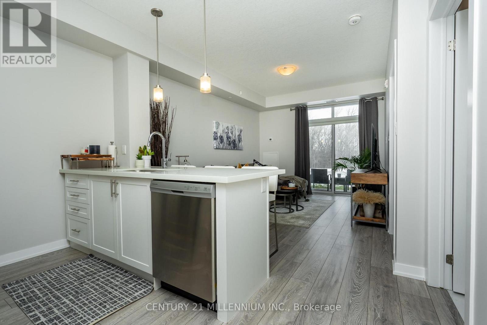 125 - 125 Shoreview Place W Property Photo 7