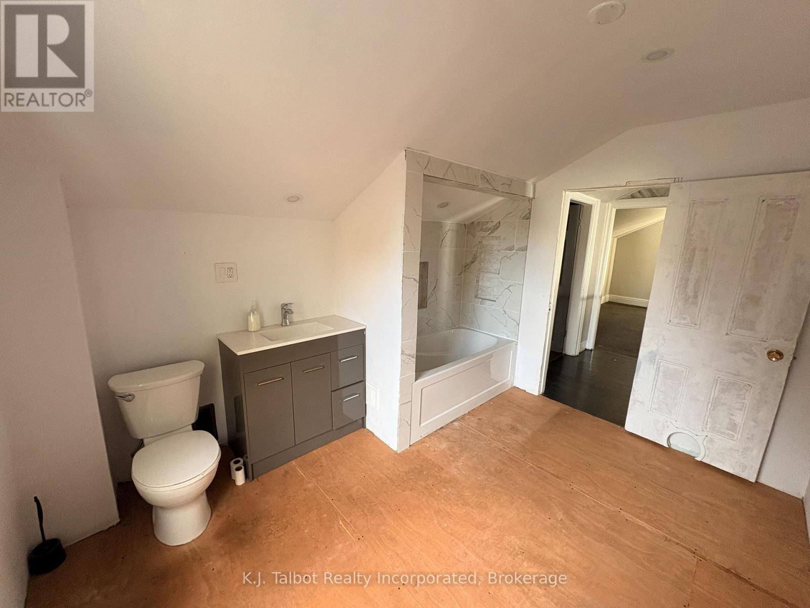101-103 Bruce Street E Property Photo 16