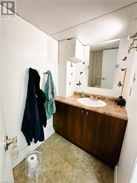 160-164 Main Street E Property Photo 6