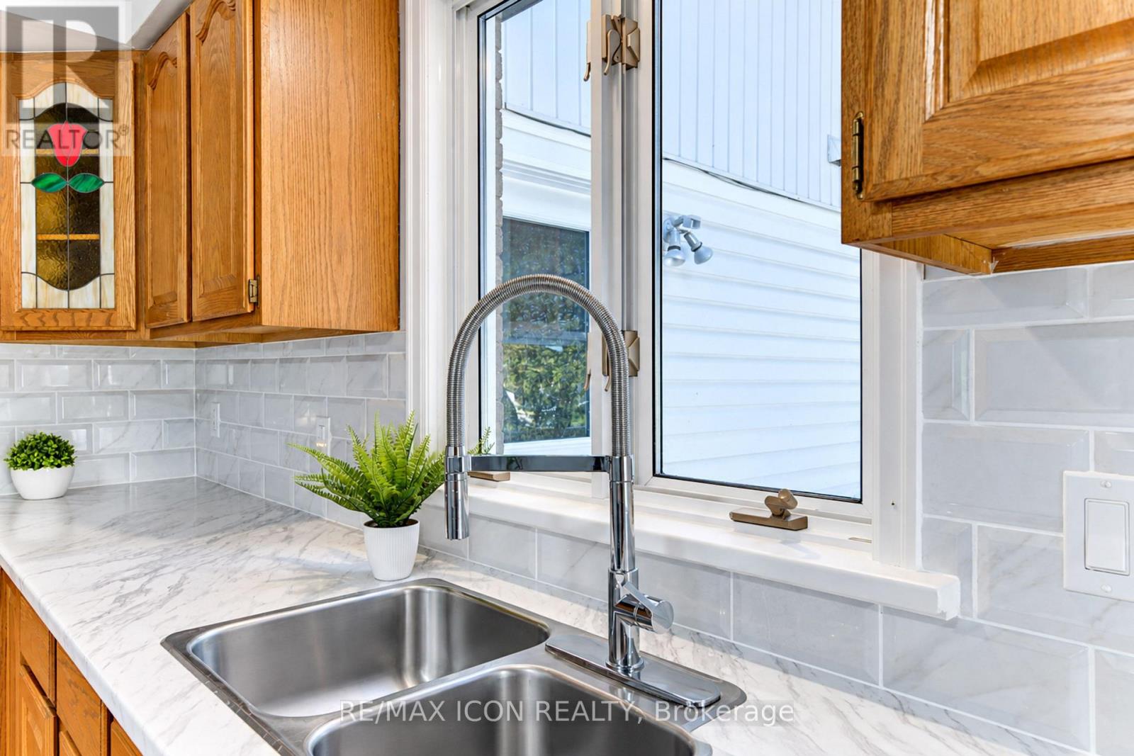64 Lowrey Avenue S Property Photo 14