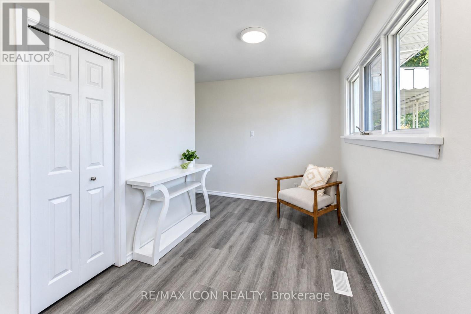 64 Lowrey Avenue S Property Photo 17