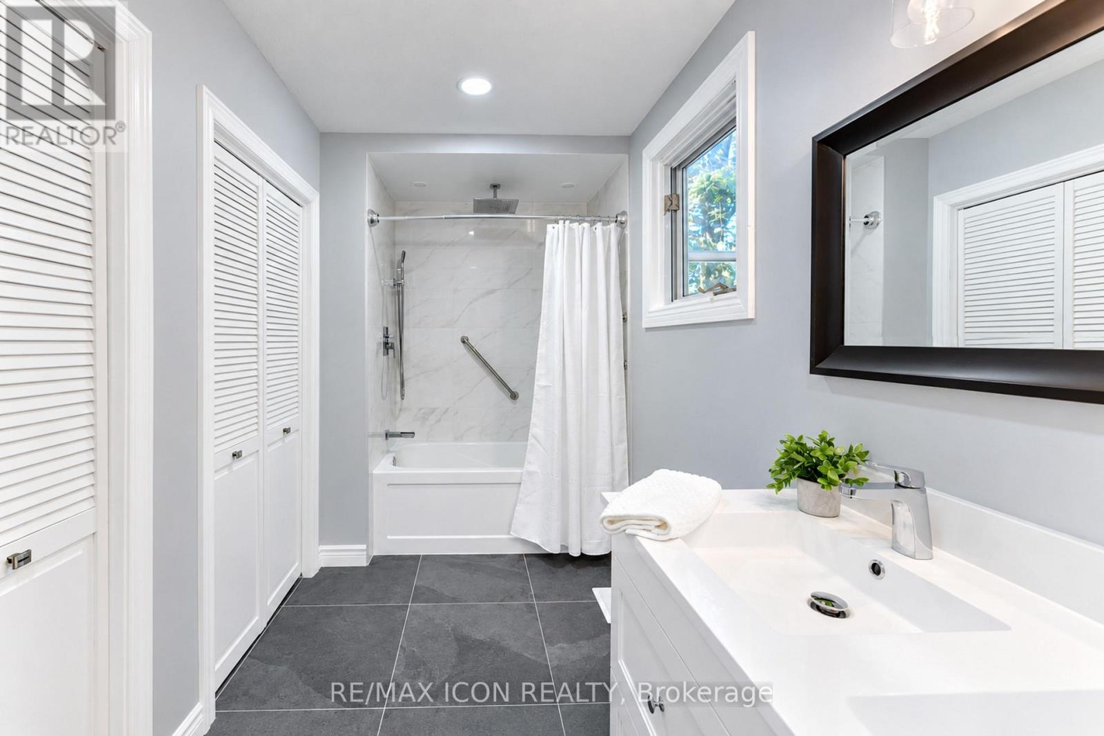 64 Lowrey Avenue S Property Photo 21