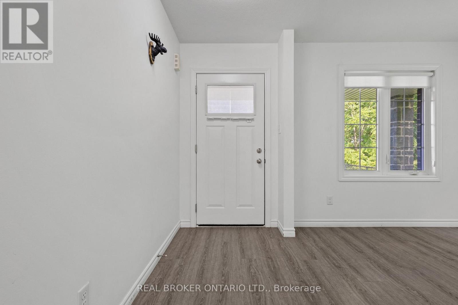 91 Woodedge Circle Property Photo 4