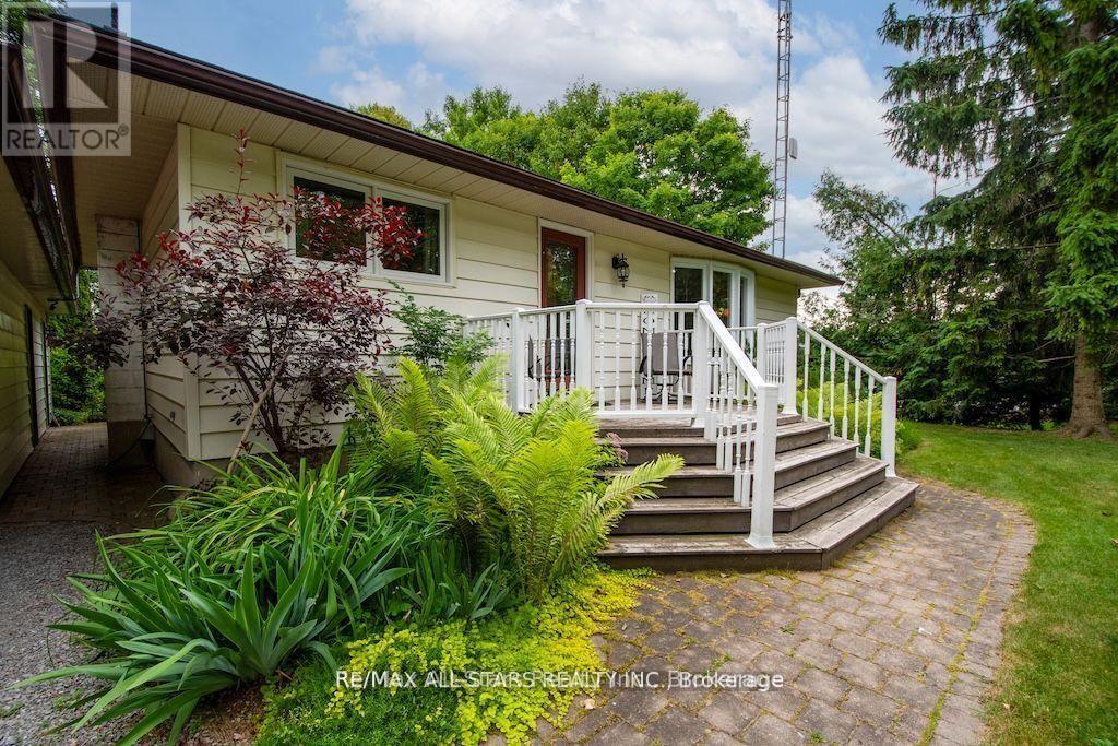 690 Post Road Property Photo 2