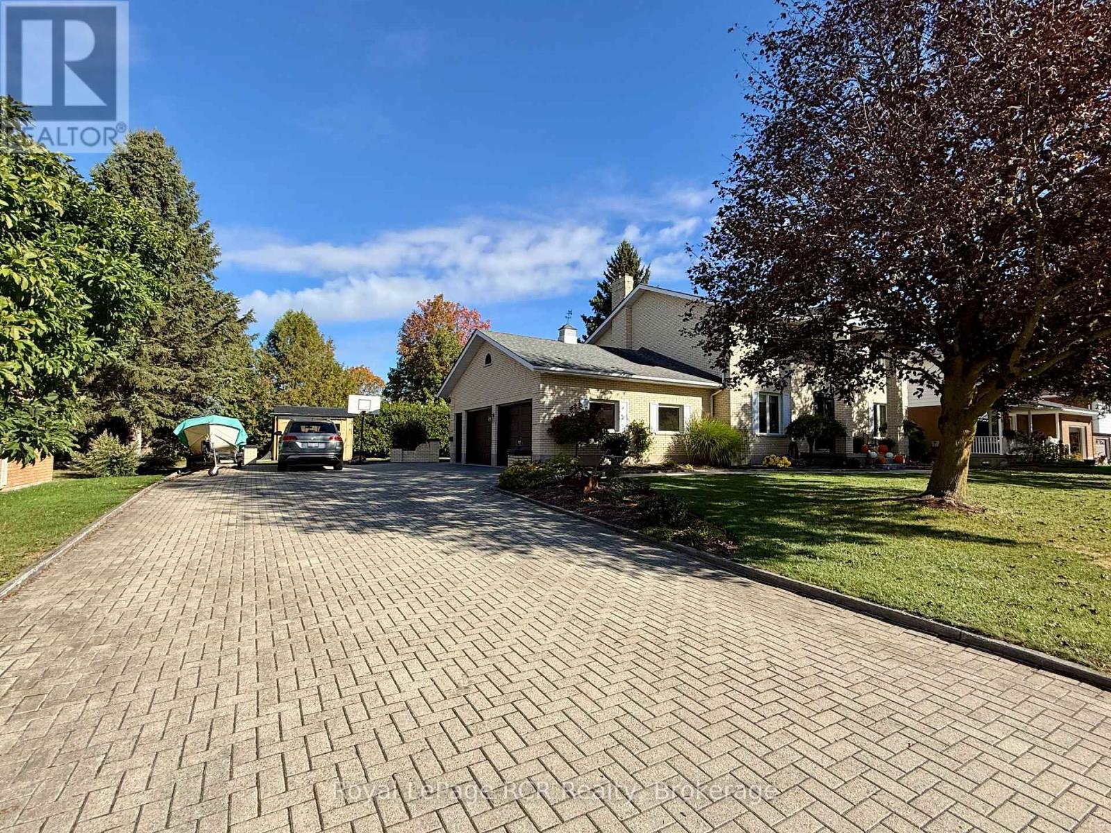 686 16th Street Property Photo 2
