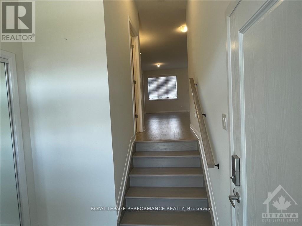 1039 Speedvale Court Property Photo 3