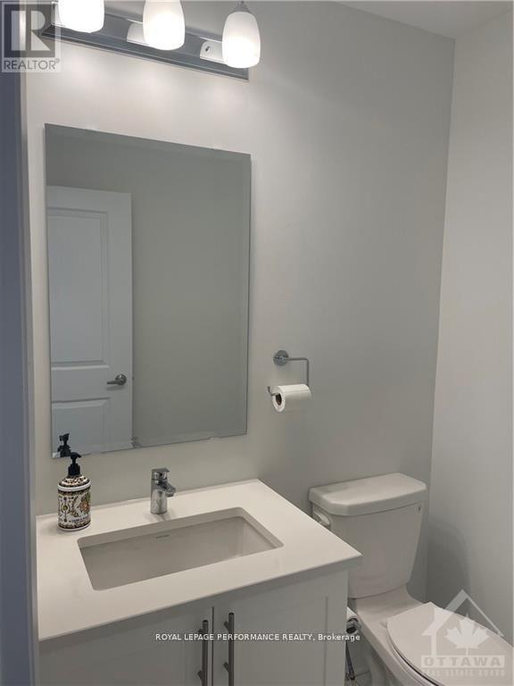 1039 Speedvale Court Property Photo 4