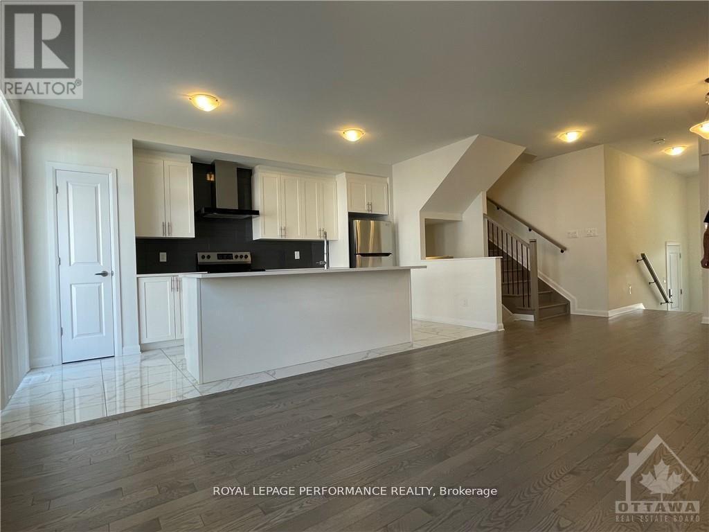 1039 Speedvale Court Property Photo 5