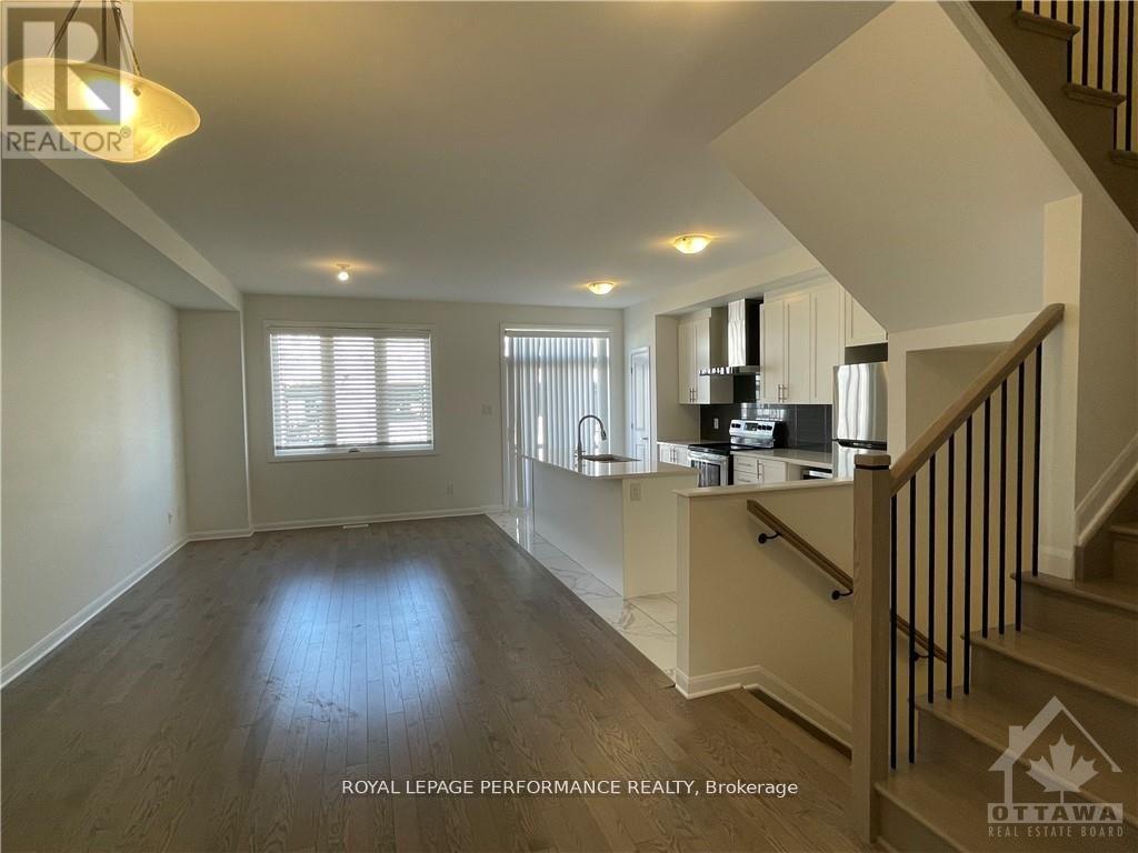 1039 Speedvale Court Property Photo 7