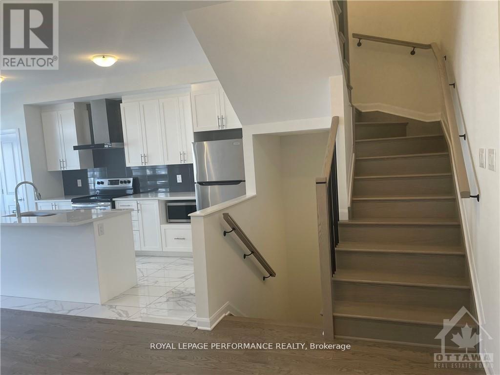 1039 Speedvale Court Property Photo 8