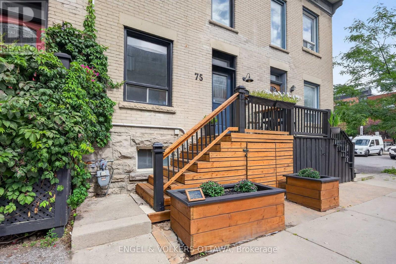 75 Eccles Street Property Photo 2
