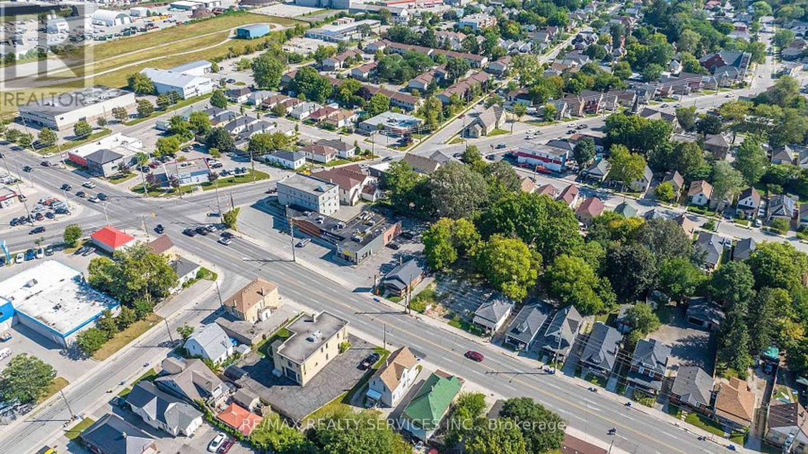 152 Adelaide Street N Property Photo 11