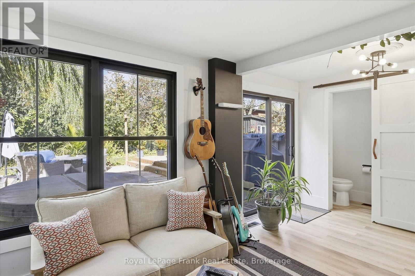 956 Weller Street Property Photo 7