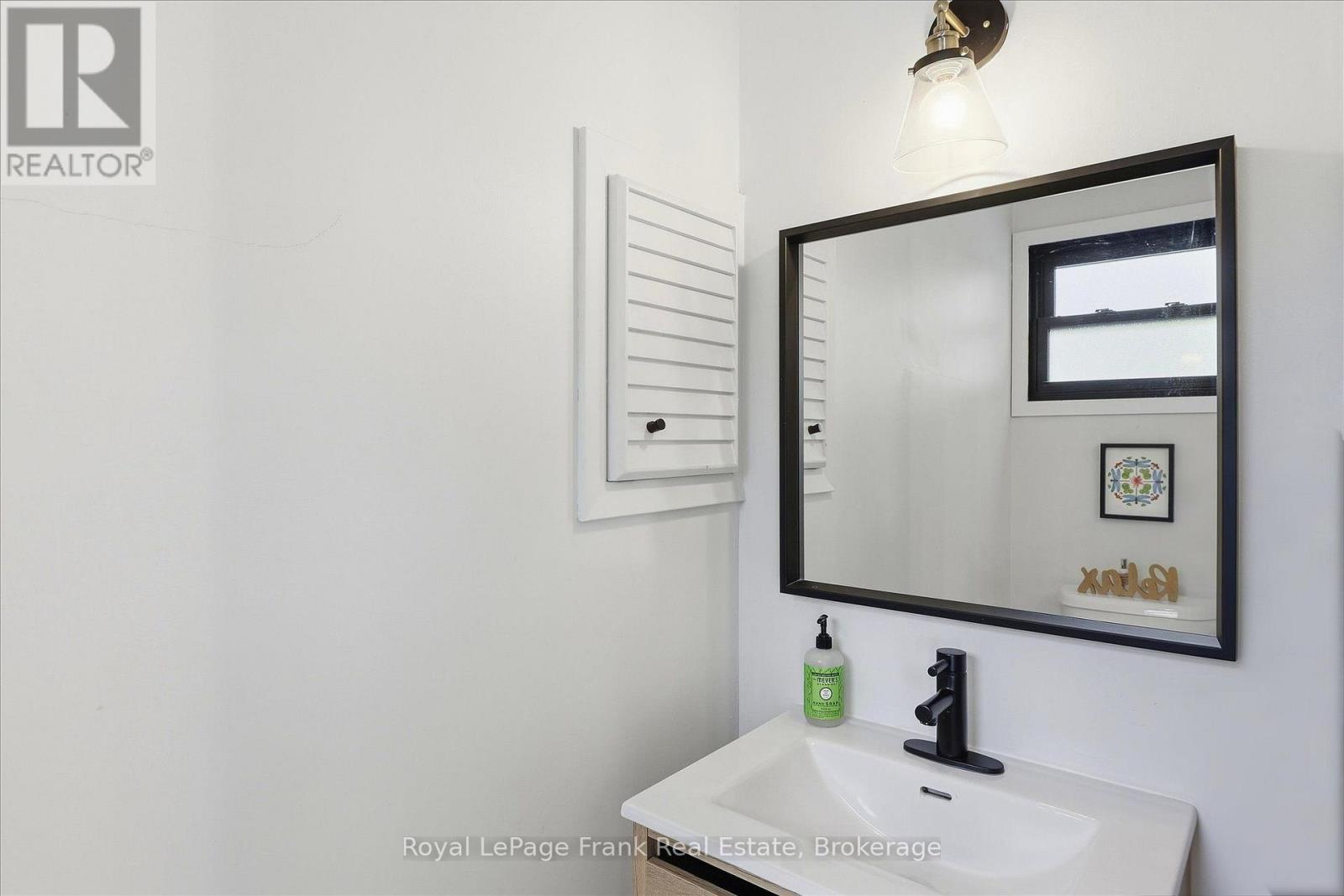 956 Weller Street Property Photo 8