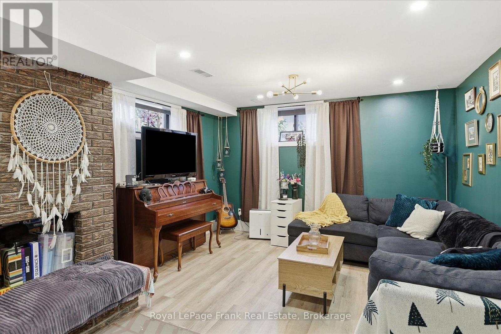 956 Weller Street Property Photo 20