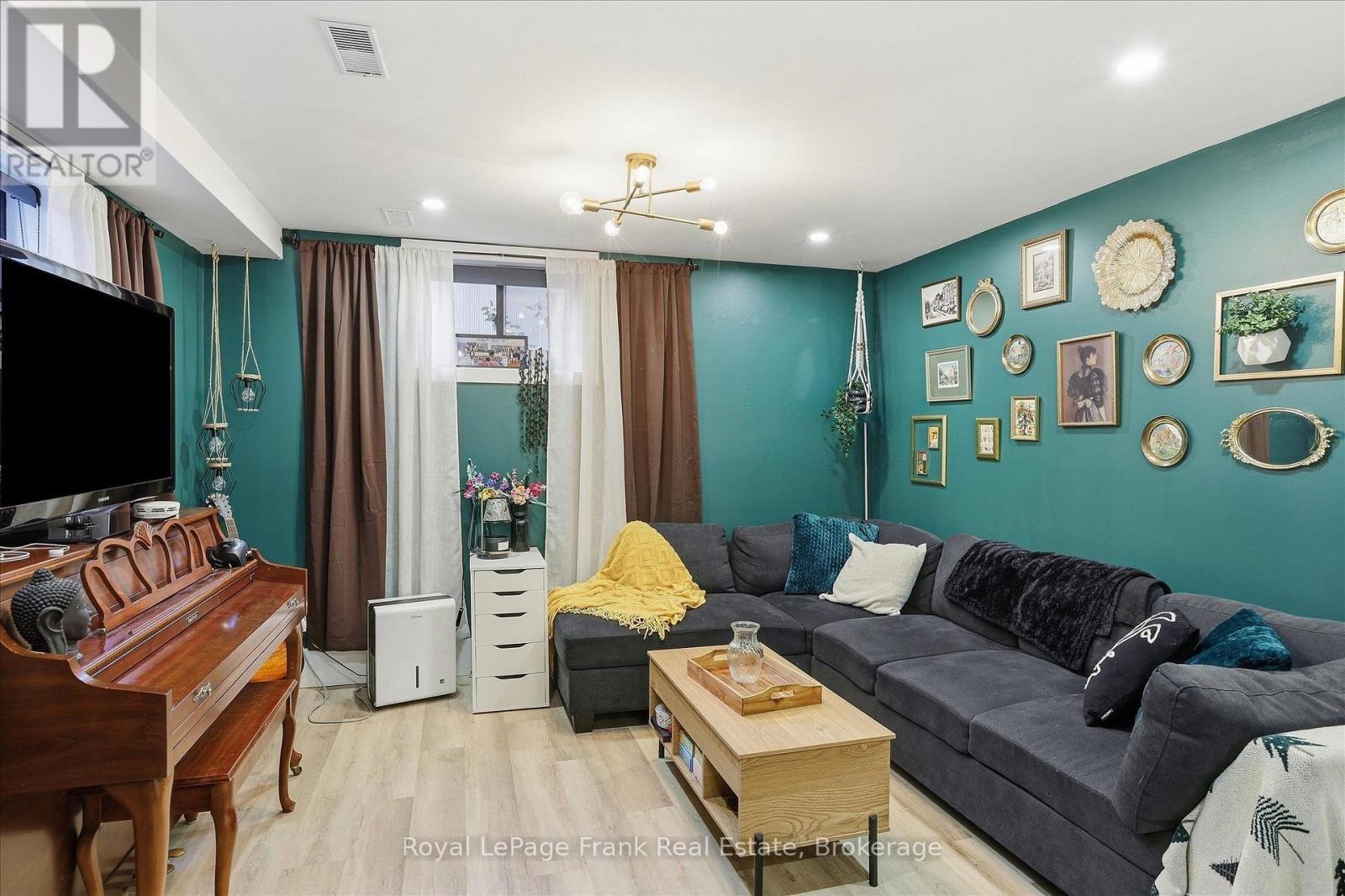 956 Weller Street Property Photo 21