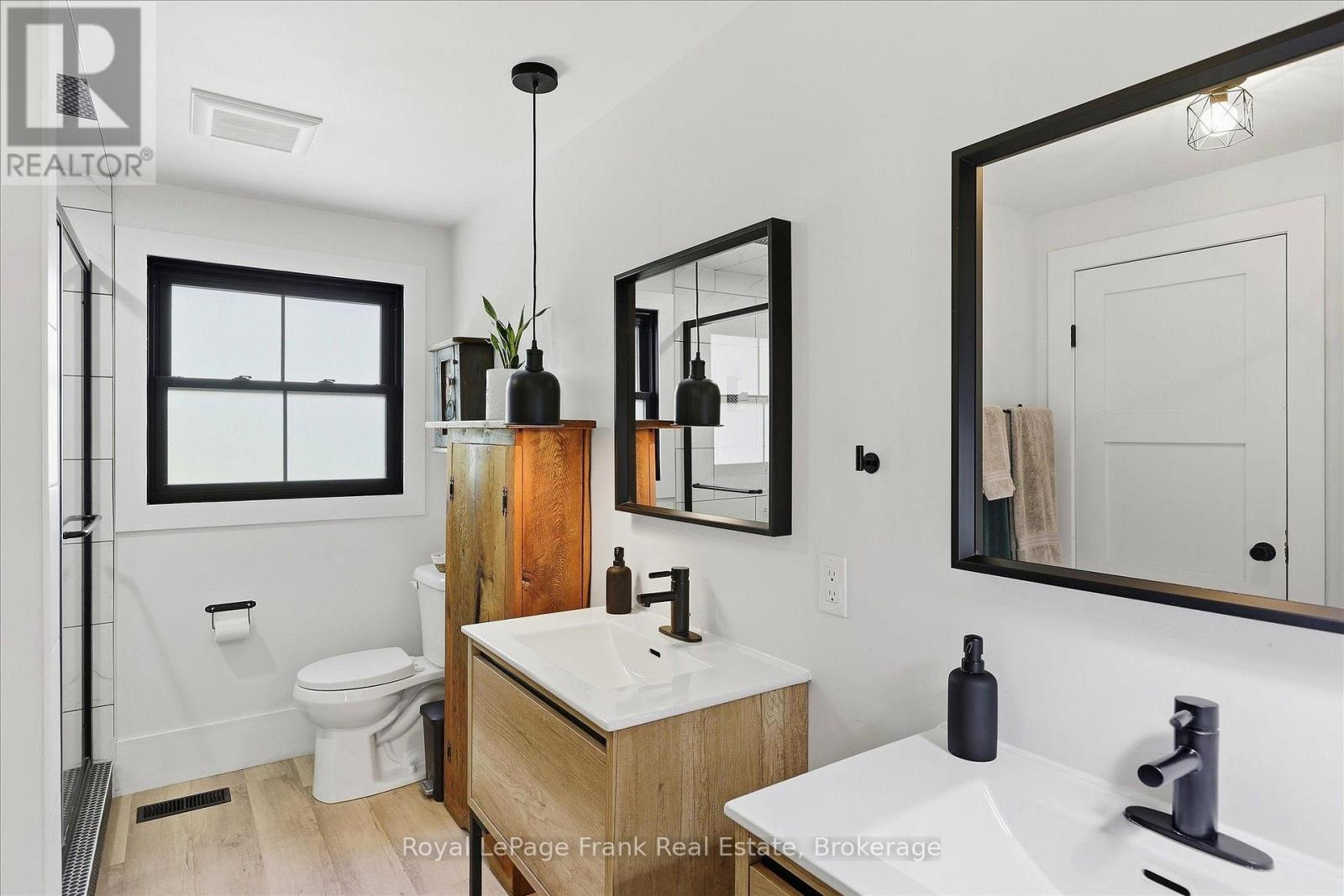 956 Weller Street Property Photo 30