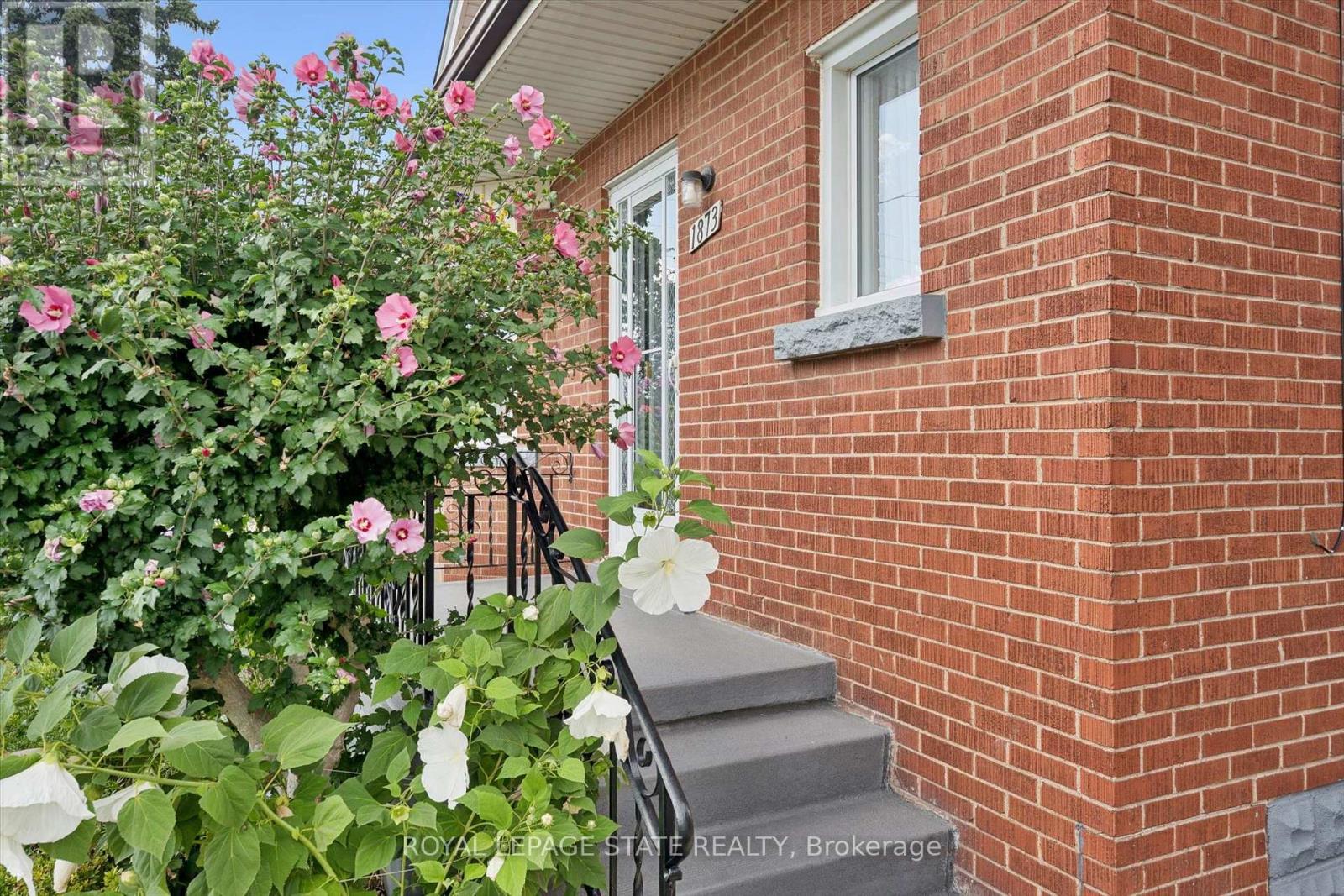 1873 Main Street E Property Photo 4