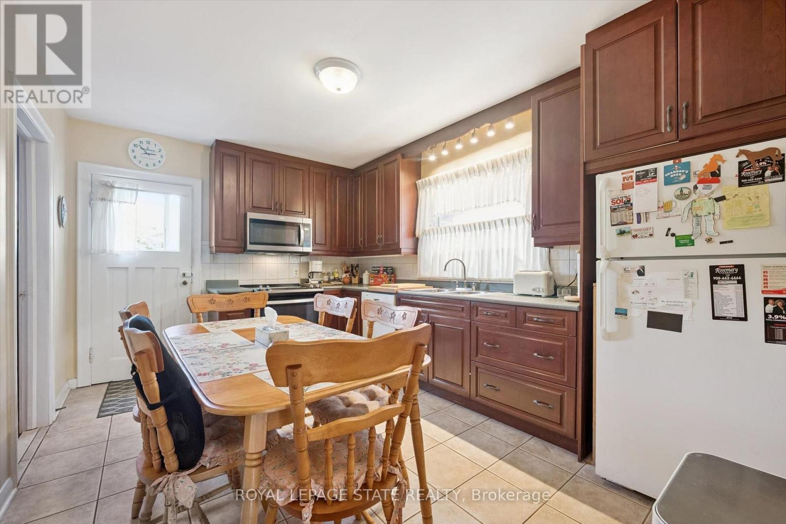 1873 Main Street E Property Photo 15