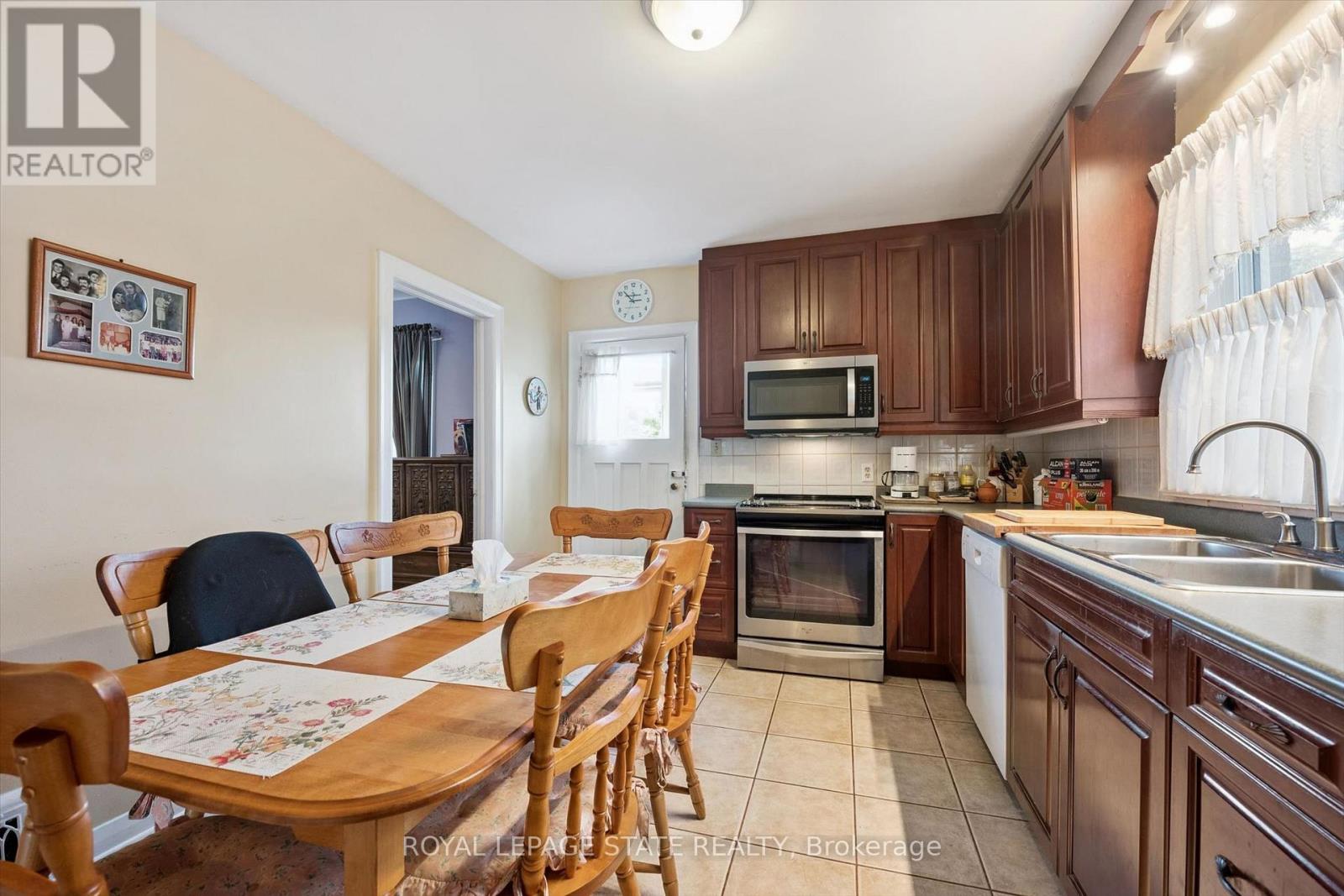 1873 Main Street E Property Photo 16