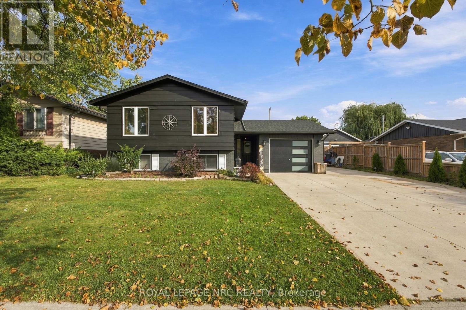 26 PINEHURST DRIVE Property Photo 1