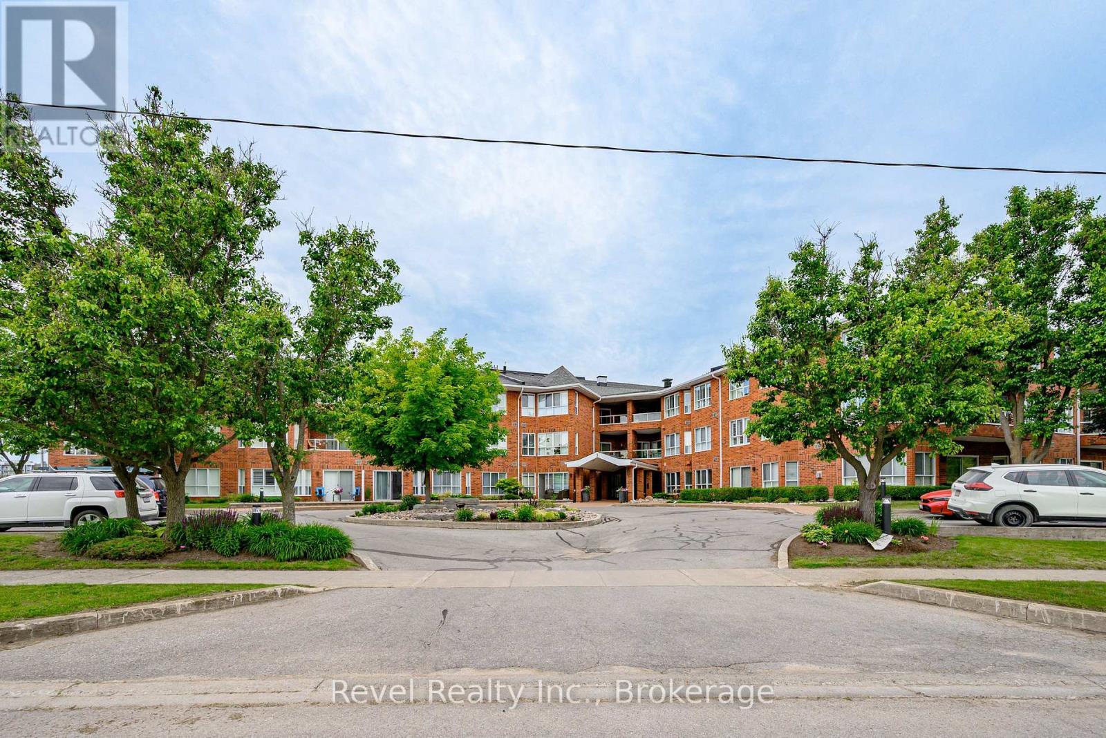 302 - 3 Heritage Way Property Photo 10